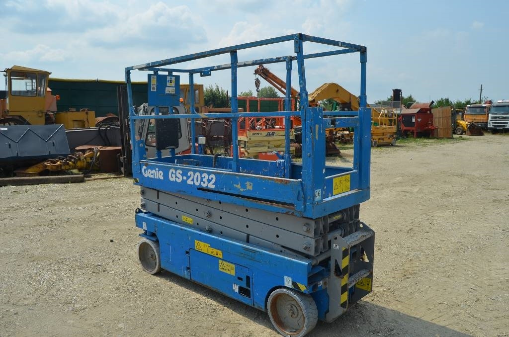 Genie GS 2032  - Máy nâng người hình kéo: hình 2 Genie GS 2032  - Máy nâng người hình kéo: hình 2