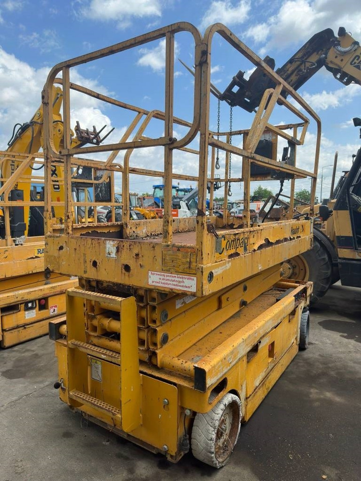 Haulotte Compact 10 - Máy nâng người hình kéo: hình 3 Haulotte Compact 10 - Máy nâng người hình kéo: hình 3