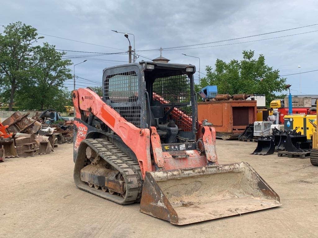 Kubota SVL 75-2 - Máy xúc lật đa năng: hình 2 Kubota SVL 75-2 - Máy xúc lật đa năng: hình 2