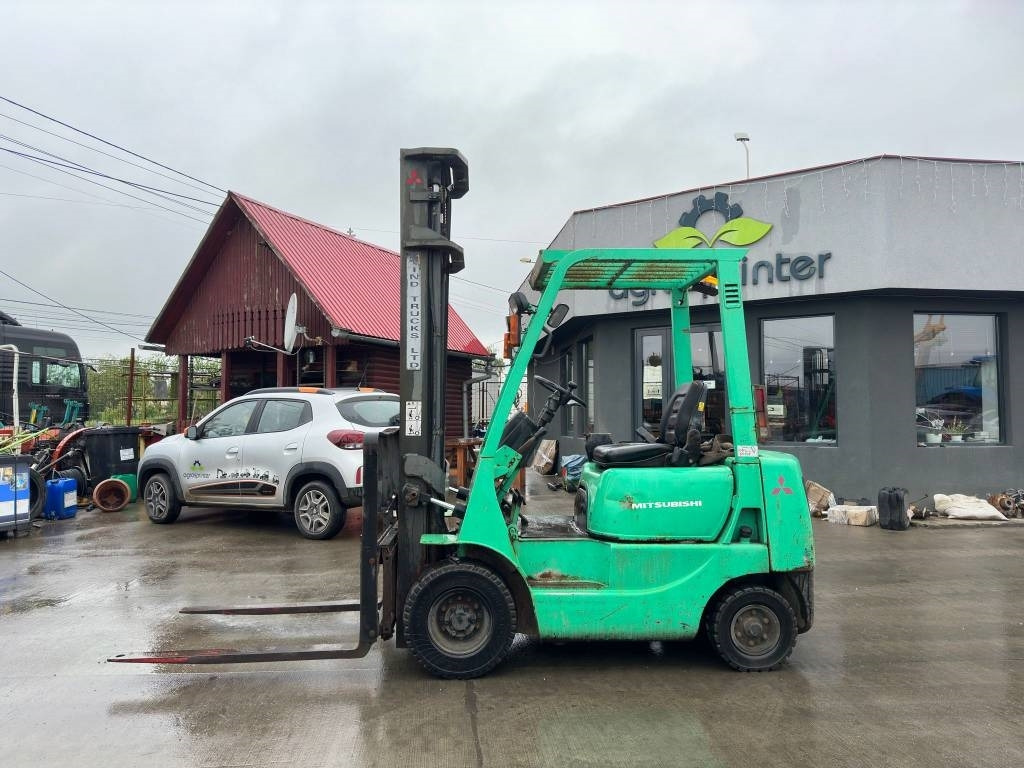 Mitsubishi FD15 - Xe nâng diesel: hình 3 Mitsubishi FD15 - Xe nâng diesel: hình 3