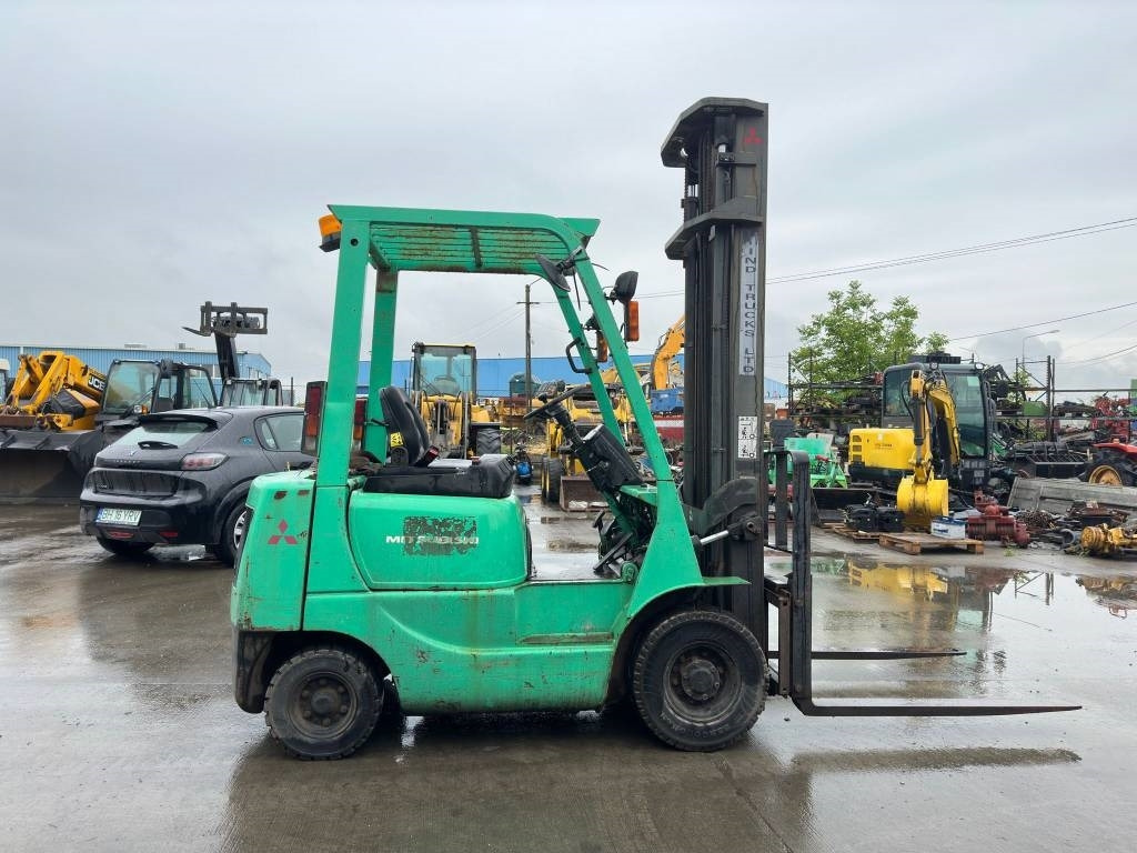 Mitsubishi FD15 - Xe nâng diesel: hình 4 Mitsubishi FD15 - Xe nâng diesel: hình 4