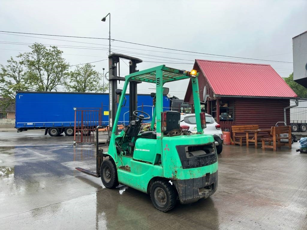 Mitsubishi FD15 - Xe nâng diesel: hình 5 Mitsubishi FD15 - Xe nâng diesel: hình 5