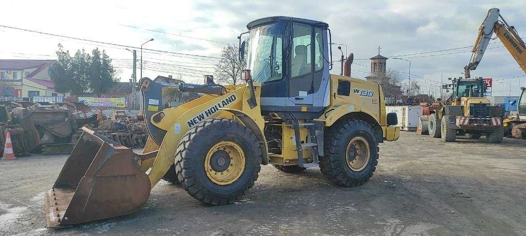 New Holland W 130 - Máy xúc lật bánh lốp: hình 3 New Holland W 130 - Máy xúc lật bánh lốp: hình 3
