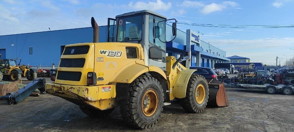 New Holland W 130 - Máy xúc lật bánh lốp: hình 5 New Holland W 130 - Máy xúc lật bánh lốp: hình 5