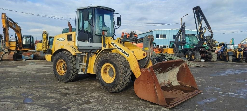 New Holland W 130 - Máy xúc lật bánh lốp: hình 1 New Holland W 130 - Máy xúc lật bánh lốp: hình 1