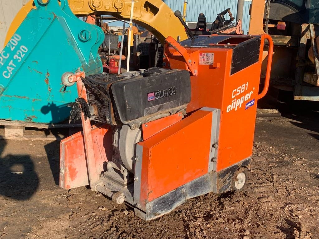 Norton Clipper CSB1 - Máy nhựa đường: hình 1 Norton Clipper CSB1 - Máy nhựa đường: hình 1