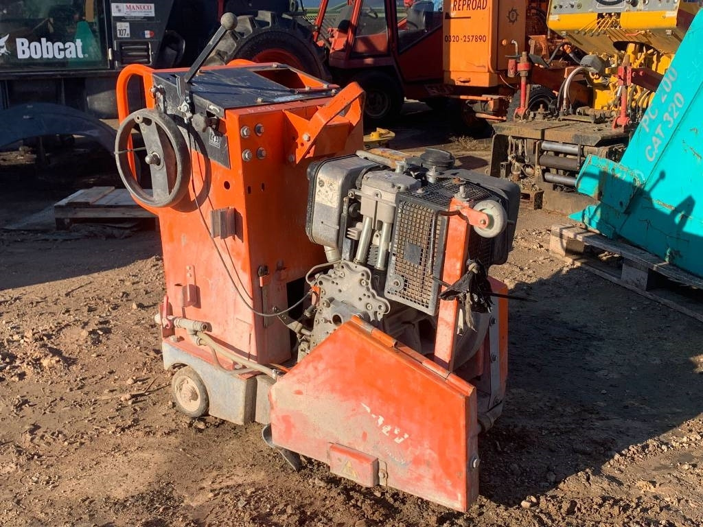 Norton Clipper CSB1 - Máy nhựa đường: hình 2 Norton Clipper CSB1 - Máy nhựa đường: hình 2