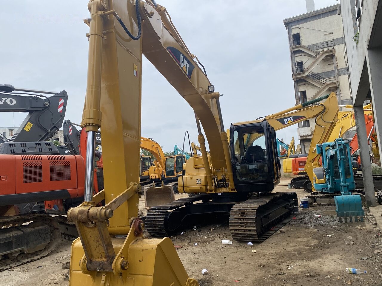 Caterpillar 320CL - Máy xúc bánh xích: hình 3 Caterpillar 320CL - Máy xúc bánh xích: hình 3