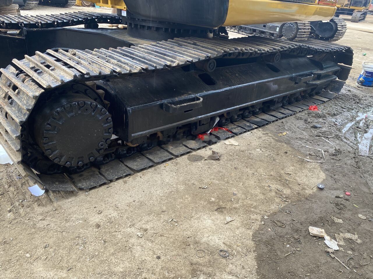 Caterpillar 320CL - Máy xúc bánh xích: hình 2 Caterpillar 320CL - Máy xúc bánh xích: hình 2