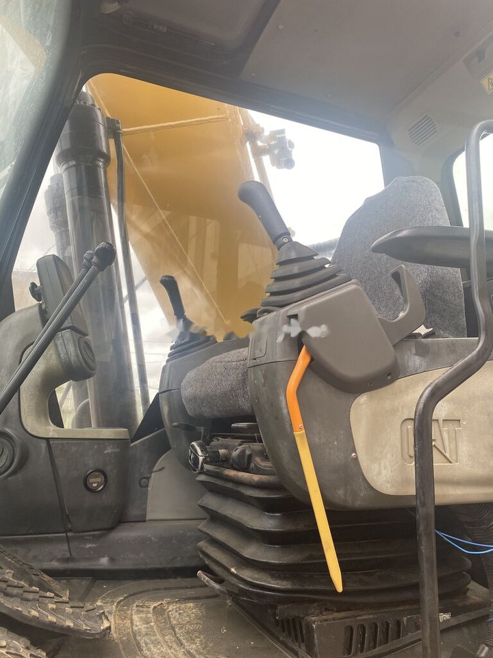 Caterpillar 320DL - Máy xúc bánh xích: hình 2 Caterpillar 320DL - Máy xúc bánh xích: hình 2