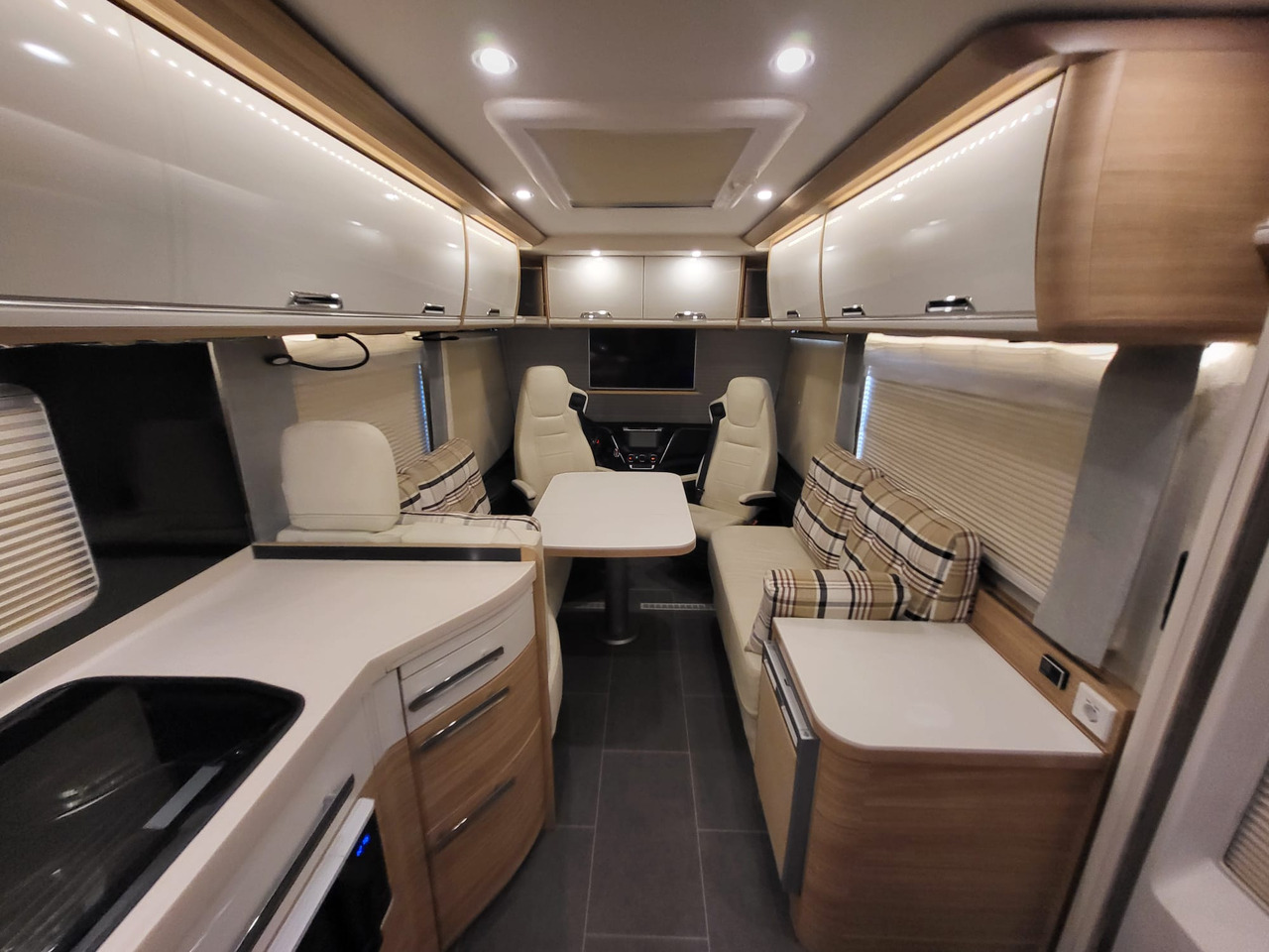 NIESMANN + BISCHOFF 920 - Xe cắm trại tích hợp: hình 5 NIESMANN + BISCHOFF 920 - Xe cắm trại tích hợp: hình 5