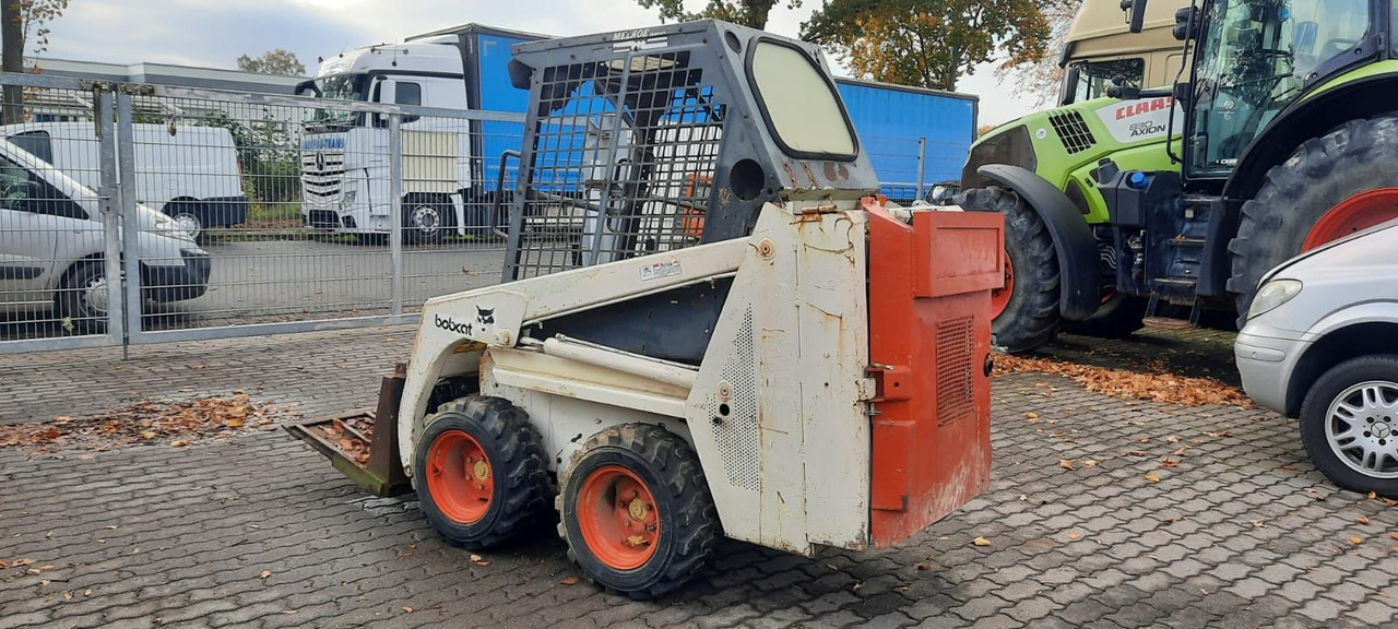 Bobcat 443 4x4 Radlader - Máy xúc lật bánh lốp: hình 3 Bobcat 443 4x4 Radlader - Máy xúc lật bánh lốp: hình 3