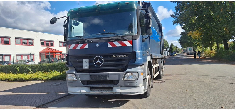 Mercedes-Benz 2632 Müllwgen 6x2 M.Haus Blatt/Luft - Xe tải chở rác: hình 3 Mercedes-Benz 2632 Müllwgen 6x2 M.Haus Blatt/Luft - Xe tải chở rác: hình 3