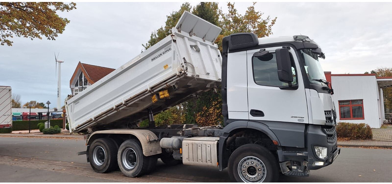 Mercedes-Benz 2648 3348 - Xe ben: hình 2 Mercedes-Benz 2648 3348 - Xe ben: hình 2