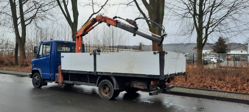 Mercedes-Benz 814 Pritsche mit Kran+Greifer - Xe tải thùng lửng/ Phẳng, Xe cẩu tự hành: hình 2 Mercedes-Benz 814 Pritsche mit Kran+Greifer - Xe tải thùng lửng/ Phẳng, Xe cẩu tự hành: hình 2