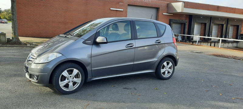 Mercedes-Benz A-Klasse 180 A 180 CDI AVANTGARDE - Hatchback: hình 2 Mercedes-Benz A-Klasse 180 A 180 CDI AVANTGARDE - Hatchback: hình 2