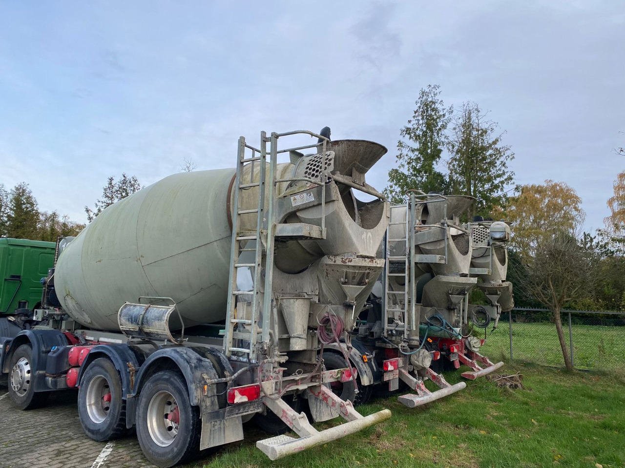 Scania 2x P360 Betonmischer 8x4 Blatt/Blatt E6 2 stück - Xe trộn bê tông: hình 5 Scania 2x P360 Betonmischer 8x4 Blatt/Blatt E6 2 stück - Xe trộn bê tông: hình 5