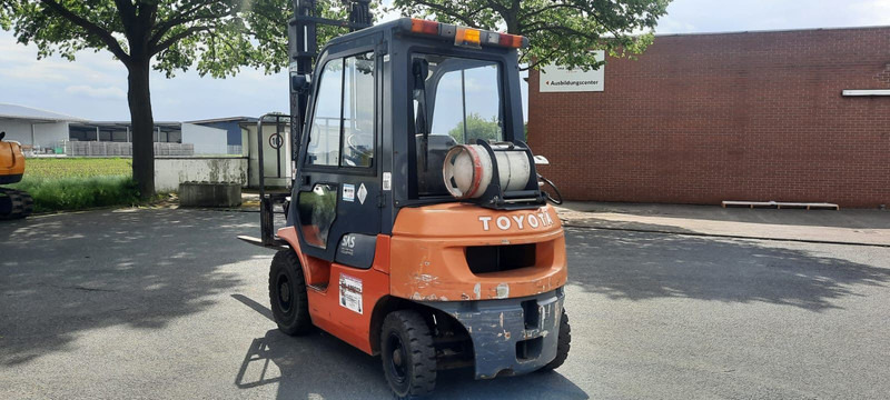 Toyota 42-7FGF20 - Xe nâng gas: hình 2 Toyota 42-7FGF20 - Xe nâng gas: hình 2