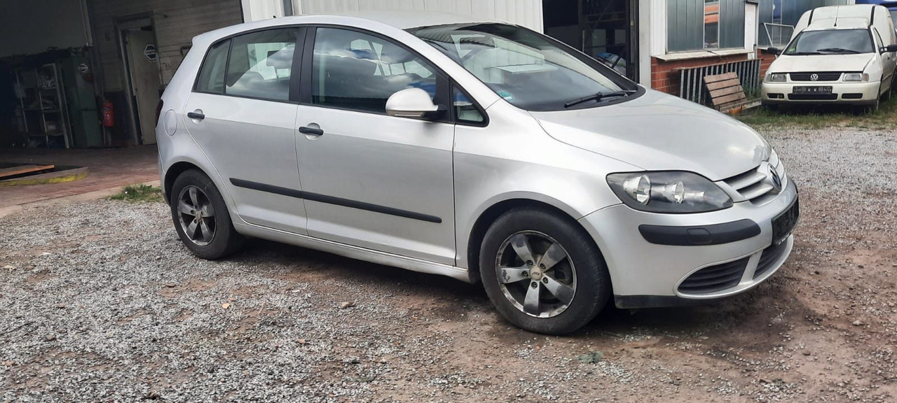 Sedan Volkswagen Golf Plus 1.9 TDI DSG DPF Comfortline: hình 1
