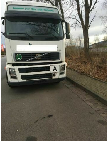 Volvo FH12-420 G.Haus 2xBett Klima Schaltgetriebe Reta - Xe tải nâng móc: hình 3 Volvo FH12-420 G.Haus 2xBett Klima Schaltgetriebe Reta - Xe tải nâng móc: hình 3
