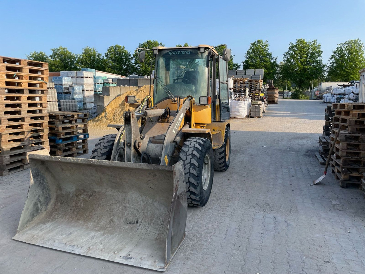 Volvo L30G - Máy xúc lật bánh lốp: hình 1 Volvo L30G - Máy xúc lật bánh lốp: hình 1