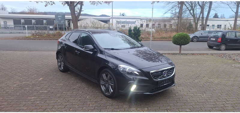 Volvo V40 Cross Country You! - Xe hơi: hình 1 Volvo V40 Cross Country You! - Xe hơi: hình 1