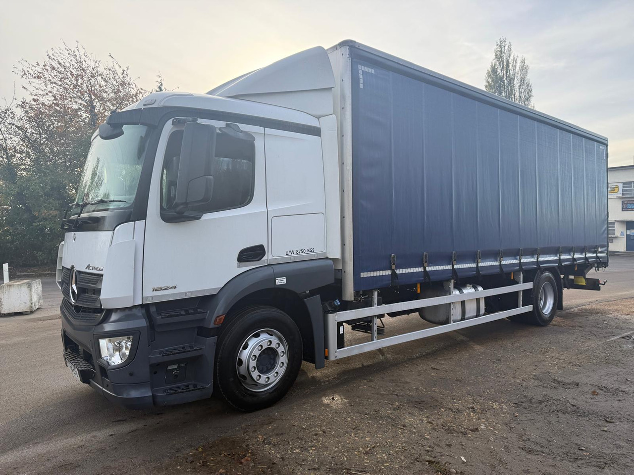 2018 Mercedes Actros 1824 Curtainside Truck - Xe tải thùng mui bạt: hình 2 2018 Mercedes Actros 1824 Curtainside Truck - Xe tải thùng mui bạt: hình 2