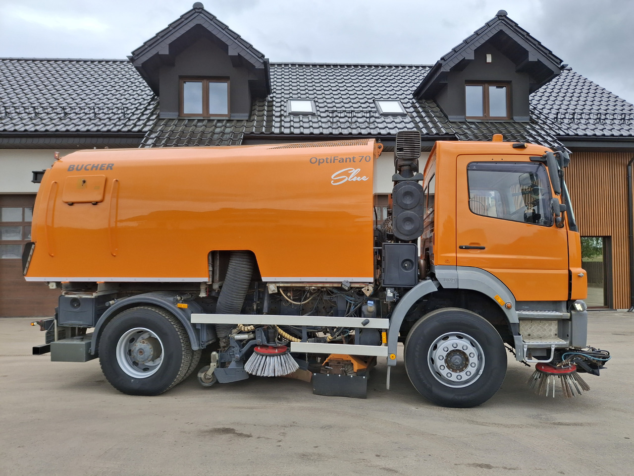MERCEDES-BENZ Axor 1823 Zamiatarka Kehrmaschine BUCHER 2 Motoren Szczotki L/R Sweeper - Xe quét đường: hình 5 MERCEDES-BENZ Axor 1823 Zamiatarka Kehrmaschine BUCHER 2 Motoren Szczotki L/R Sweeper - Xe quét đường: hình 5