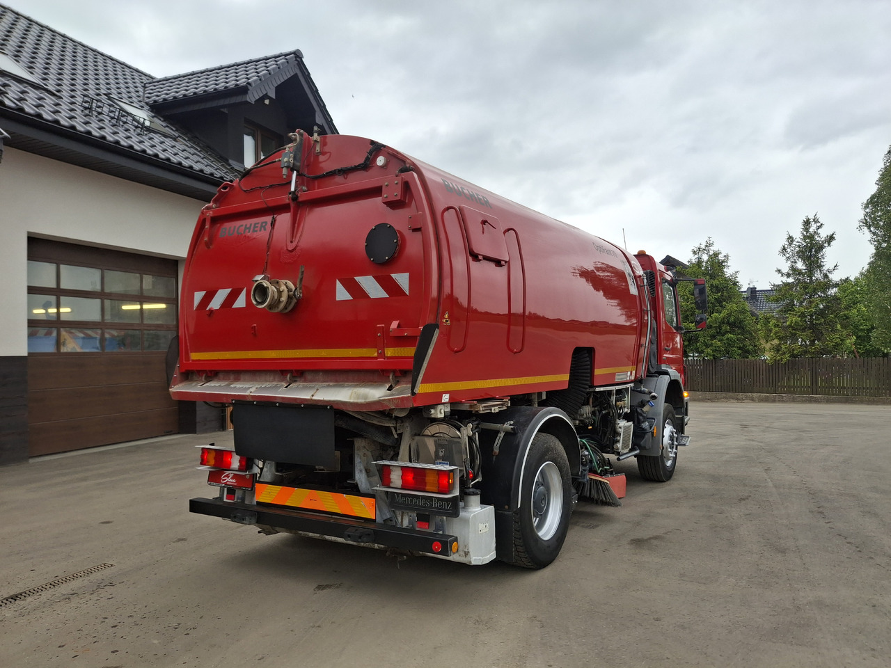 MERCEDES-BENZ Axor 1829 Zamiatarka Kehrmaschine BUCHER 2 Motoren Karcher PM10 Odchwaszczarka Sweeper - Xe quét đường: hình 4 MERCEDES-BENZ Axor 1829 Zamiatarka Kehrmaschine BUCHER 2 Motoren Karcher PM10 Odchwaszczarka Sweeper - Xe quét đường: hình 4