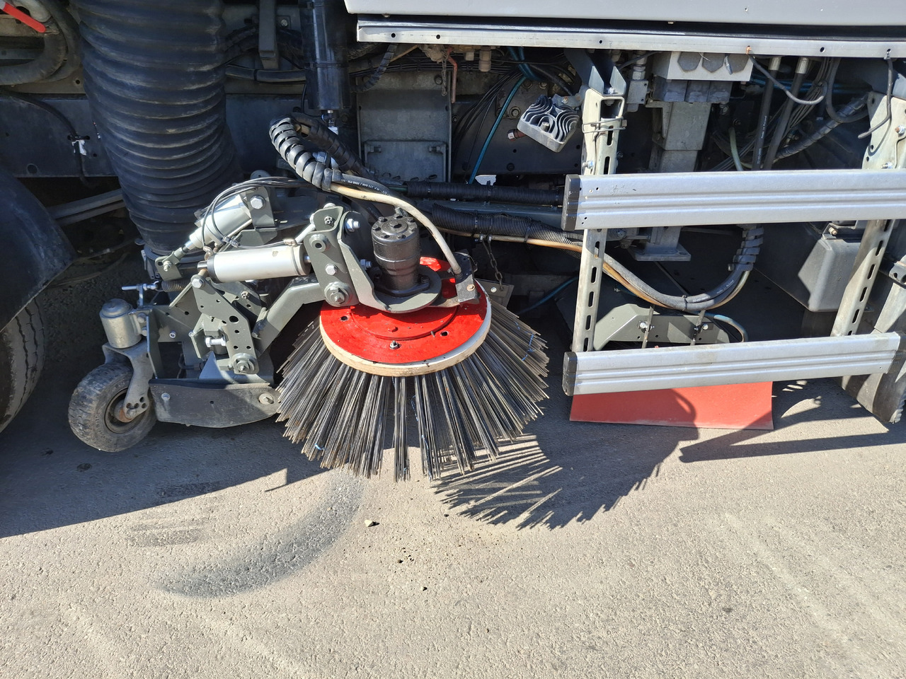 RENAULT Middlum 270 DXI Zamiatarka Kehrmaschine BUCHER Karcher L/R 2 Silniki 2 Motoren - Xe quét đường: hình 5 RENAULT Middlum 270 DXI Zamiatarka Kehrmaschine BUCHER Karcher L/R 2 Silniki 2 Motoren - Xe quét đường: hình 5