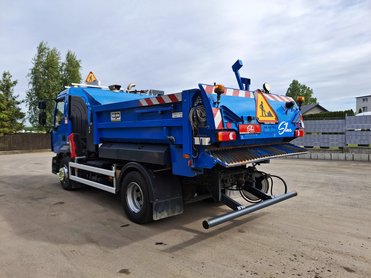 Renault D16 - Máy phun nhựa đường: hình 2 Renault D16 - Máy phun nhựa đường: hình 2