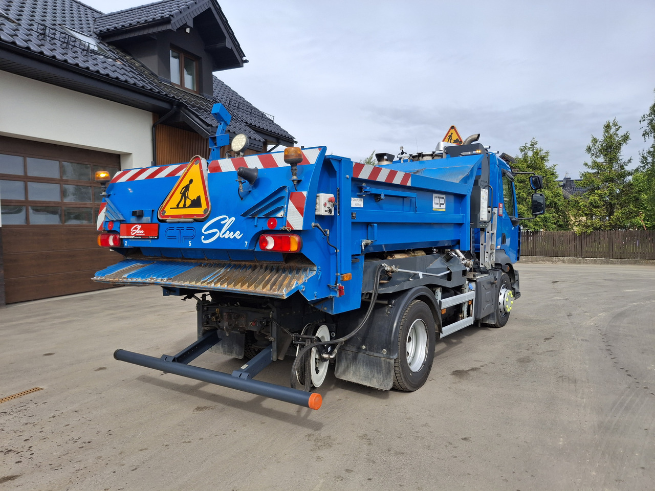 Renault D16 - Máy phun nhựa đường: hình 3 Renault D16 - Máy phun nhựa đường: hình 3