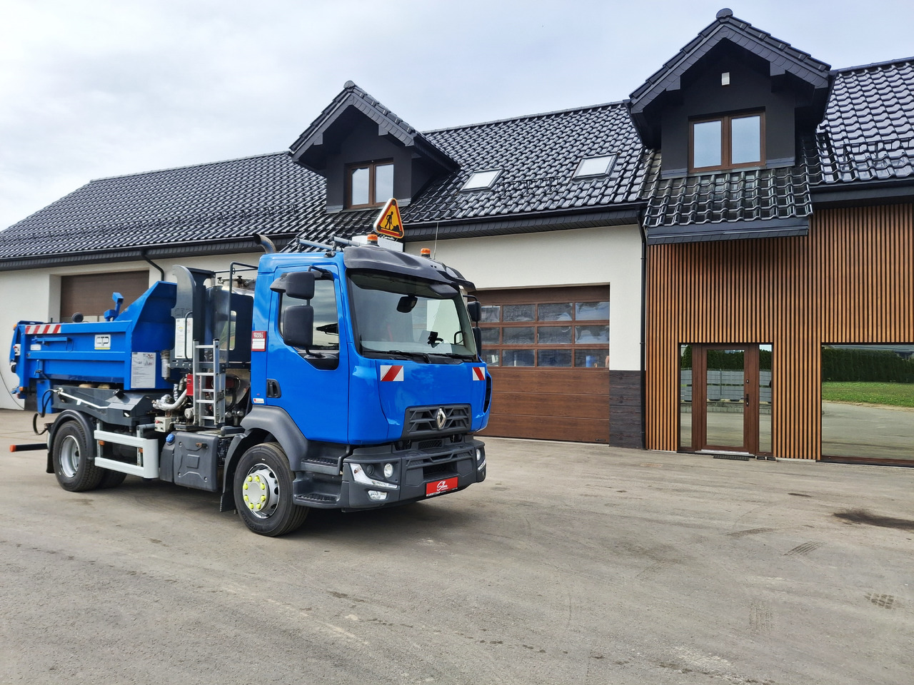 Renault D16 - Máy phun nhựa đường: hình 1 Renault D16 - Máy phun nhựa đường: hình 1