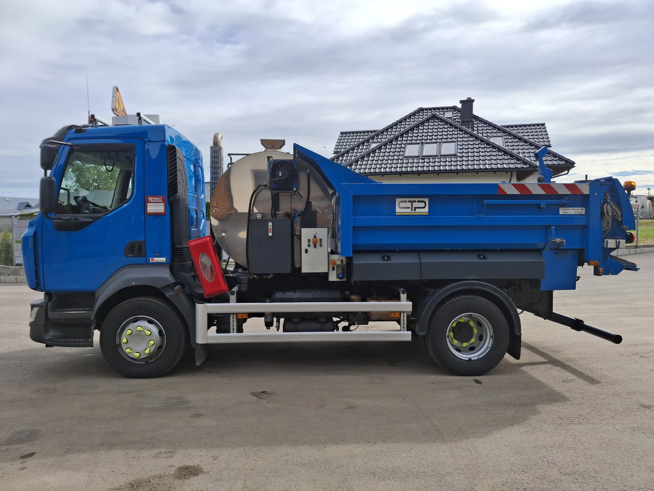 Renault D16 - Máy phun nhựa đường: hình 5 Renault D16 - Máy phun nhựa đường: hình 5