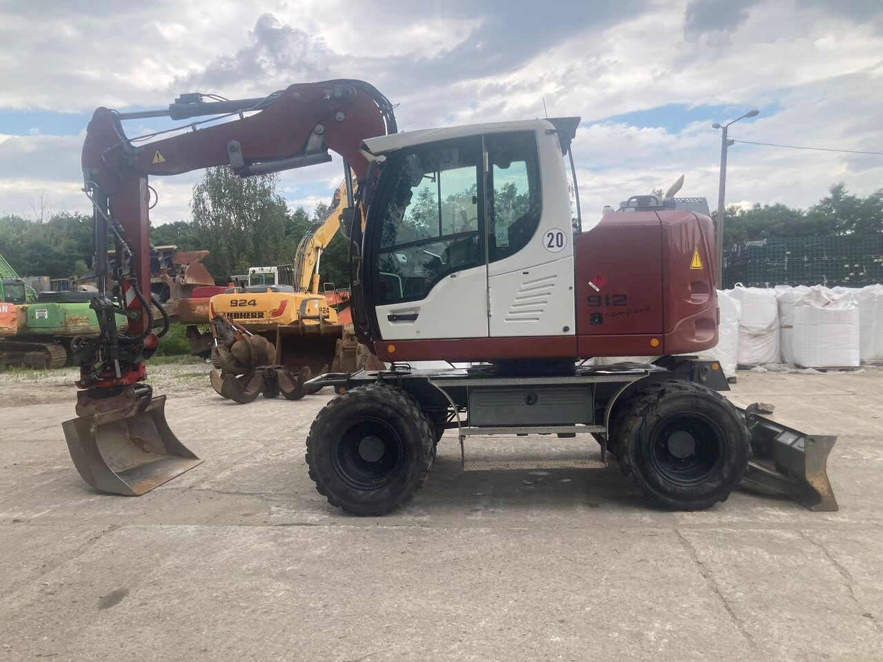 Liebherr A 912 Compact Rotator R4 - Máy xúc bánh lốp: hình 1 Liebherr A 912 Compact Rotator R4 - Máy xúc bánh lốp: hình 1