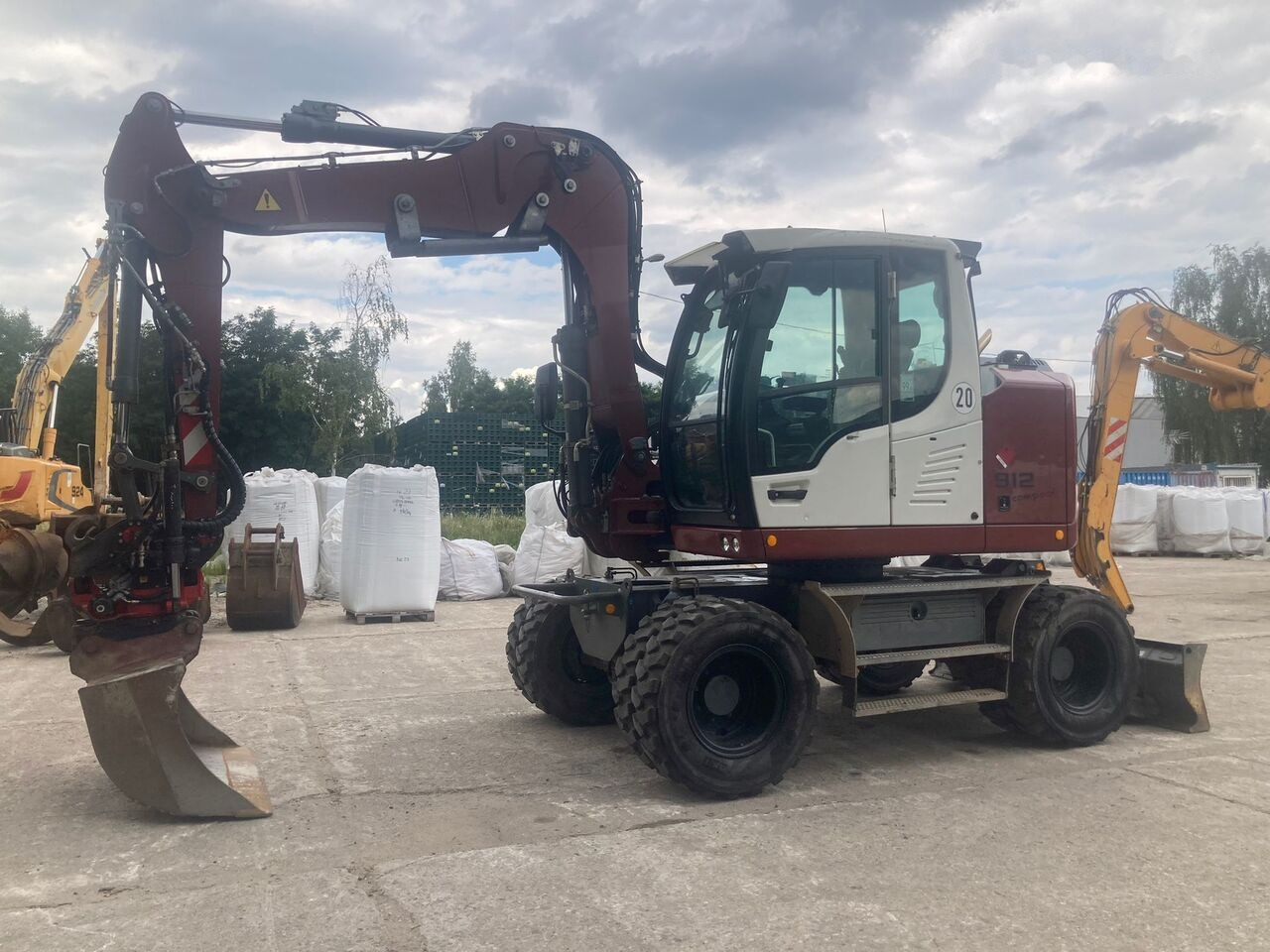 Liebherr A 912 Compact Rotator R4 - Máy xúc bánh lốp: hình 2 Liebherr A 912 Compact Rotator R4 - Máy xúc bánh lốp: hình 2