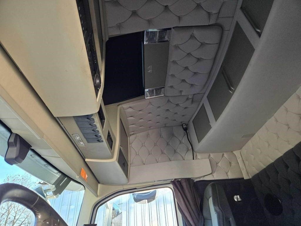 Xe tải khung gầm Volvo FH540 8X4 CHASSY: hình 9