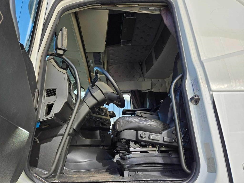 Xe tải khung gầm Volvo FH540 8X4 CHASSY: hình 7