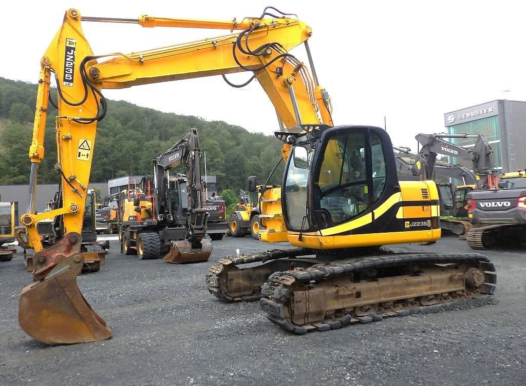 JCB JZ 235 LC - Máy xúc bánh xích: hình 1 JCB JZ 235 LC - Máy xúc bánh xích: hình 1