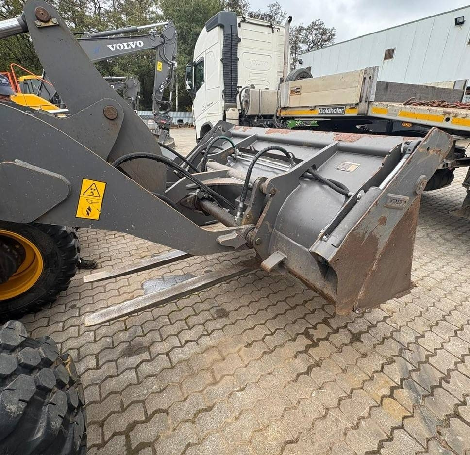 Volvo L 35 G - Máy xúc lật bánh lốp: hình 5 Volvo L 35 G - Máy xúc lật bánh lốp: hình 5