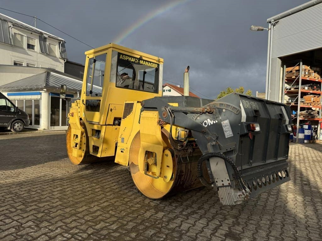 Bomag BW 144 AD-2 mit Splittstreuer BS180 - Máy lăn đường: hình 2 Bomag BW 144 AD-2 mit Splittstreuer BS180 - Máy lăn đường: hình 2