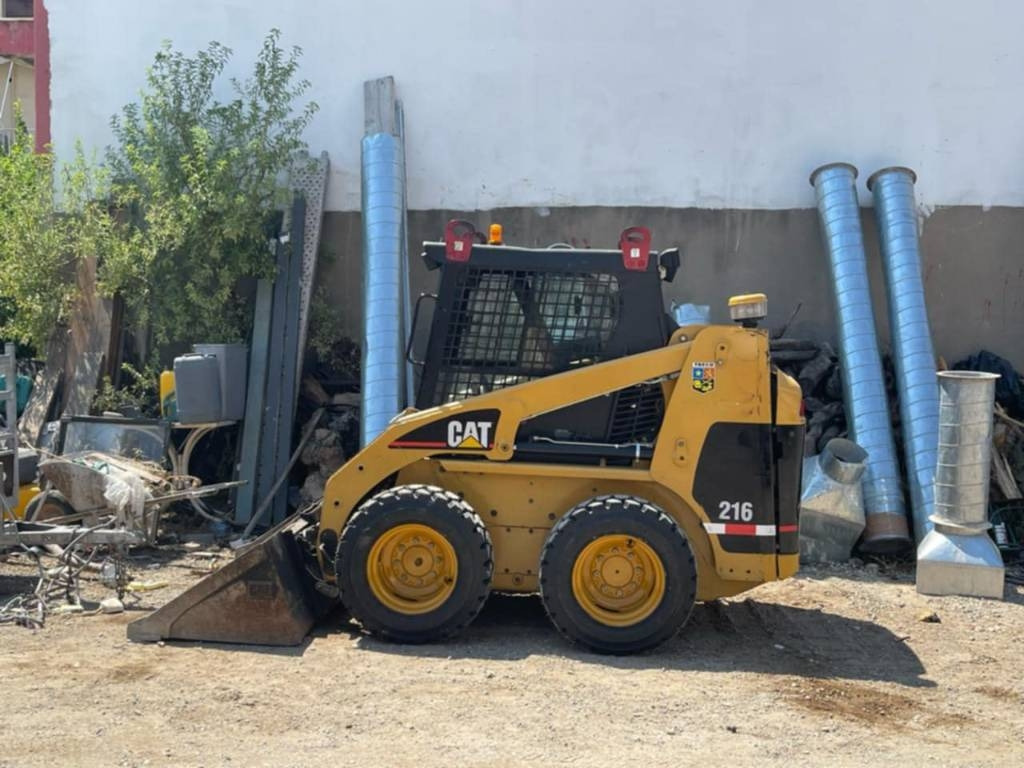 CAT 216 - Máy xúc lật đa năng: hình 1 CAT 216 - Máy xúc lật đa năng: hình 1