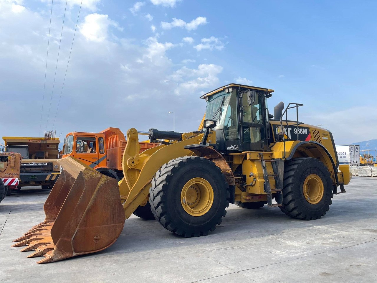CAT 966M - Máy xúc lật bánh lốp: hình 1 CAT 966M - Máy xúc lật bánh lốp: hình 1