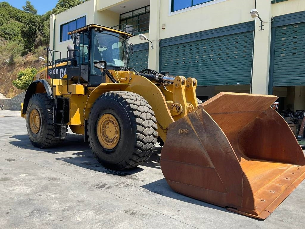 CAT 980M - Máy xúc lật bánh lốp: hình 2 CAT 980M - Máy xúc lật bánh lốp: hình 2