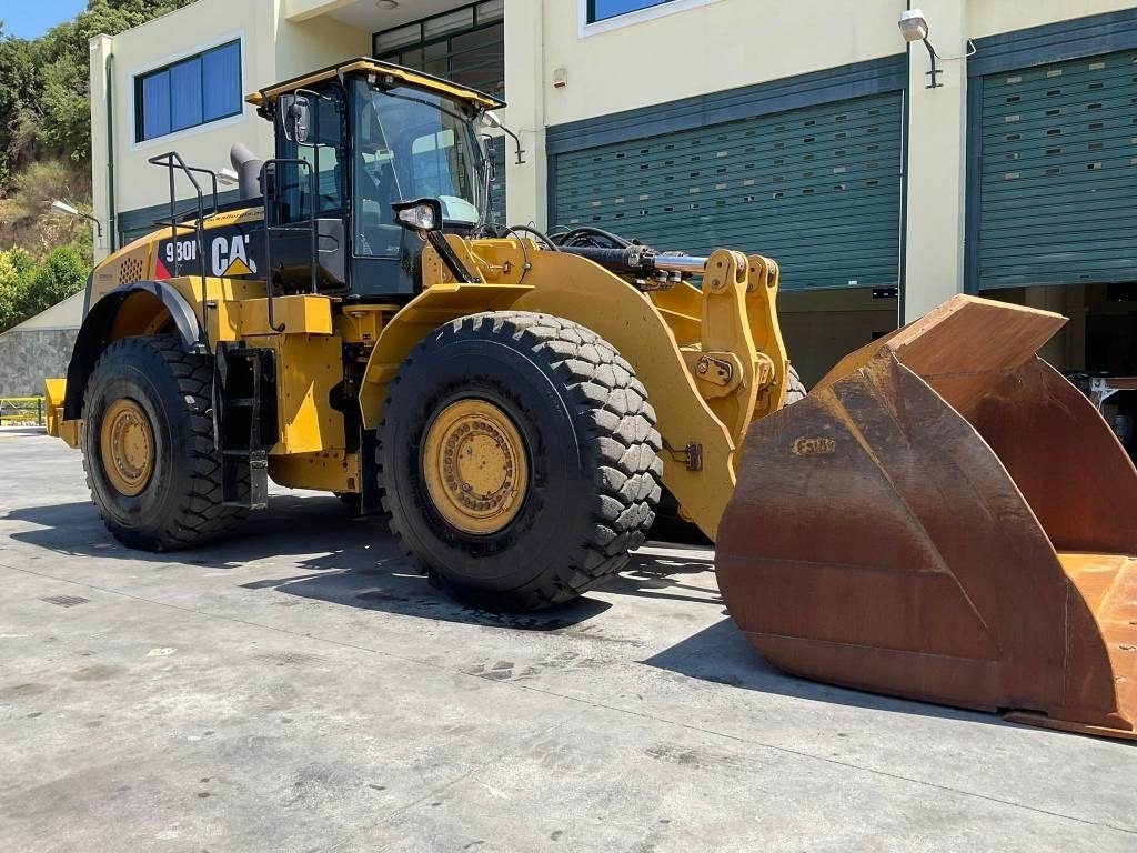 CAT 980M - Máy xúc lật bánh lốp: hình 3 CAT 980M - Máy xúc lật bánh lốp: hình 3