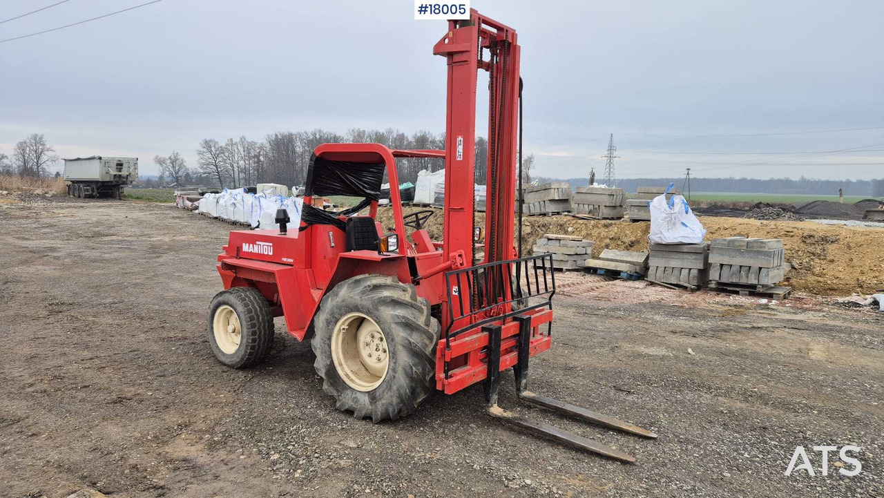 Rough terrain forklift MANITOU MB 30N (1993) - Xe nâng địa hình gồ ghề: hình 1 Rough terrain forklift MANITOU MB 30N (1993) - Xe nâng địa hình gồ ghề: hình 1