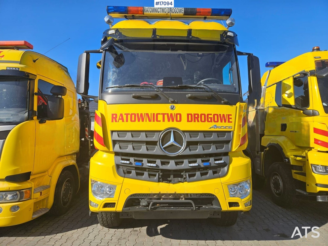 Specjalistyczny pojazd ratunkowy Mercedes Benz Arocs 4853 8x8 (2021) - Xe tải kéo: hình 3 Specjalistyczny pojazd ratunkowy Mercedes Benz Arocs 4853 8x8 (2021) - Xe tải kéo: hình 3