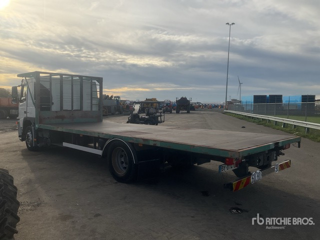 2002 Volvo FM280 4x2 Sleeper Flatbed Truck - Xe tải thùng lửng/ Phẳng: hình 4 2002 Volvo FM280 4x2 Sleeper Flatbed Truck - Xe tải thùng lửng/ Phẳng: hình 4