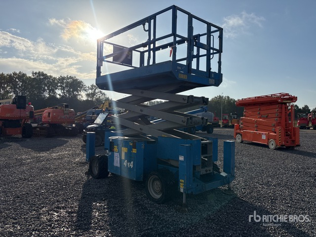 2014 Genie GS-3369RT 4x4 Diesel Scissor Lift - Máy nâng người hình kéo: hình 3 2014 Genie GS-3369RT 4x4 Diesel Scissor Lift - Máy nâng người hình kéo: hình 3