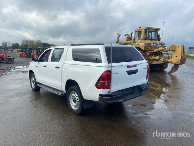 2018 Toyota Hilux 4x4 Crew Cab Pickup - Xe bán tải: hình 3 2018 Toyota Hilux 4x4 Crew Cab Pickup - Xe bán tải: hình 3